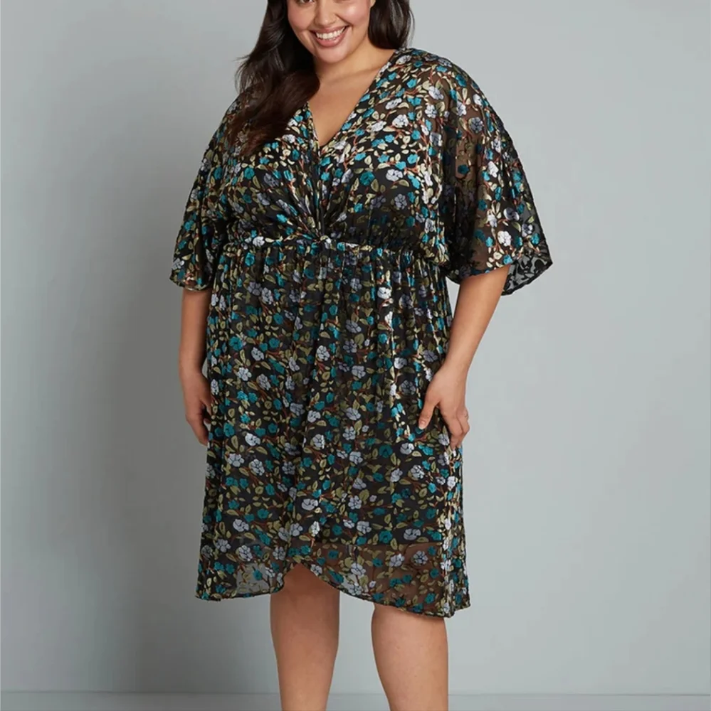 NEW Modcloth Dramatic Depths Velvet Dress Sz L Black Floral $119 Sheath Batwing